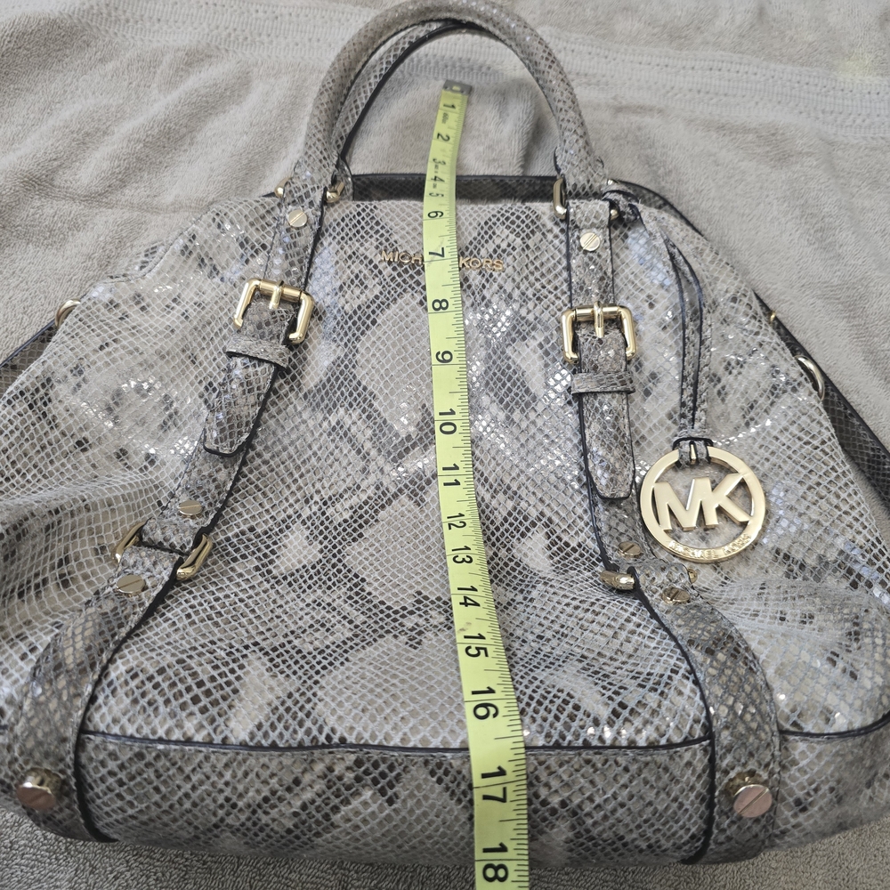 MICHAEL Michael Kors Gray Crossbody Bag with Elegant Snakeskin Print - Picture 9 of 11